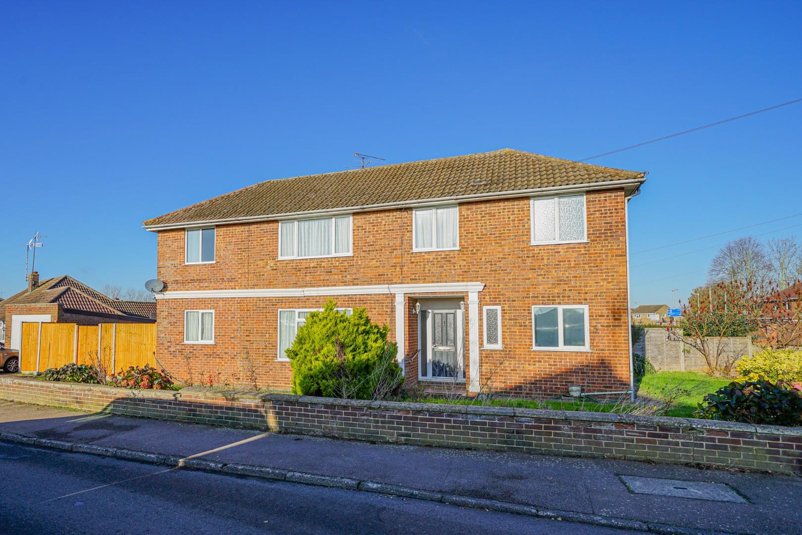 Capshill Avenue, Leighton Buzzard Quarters Estate Agents
